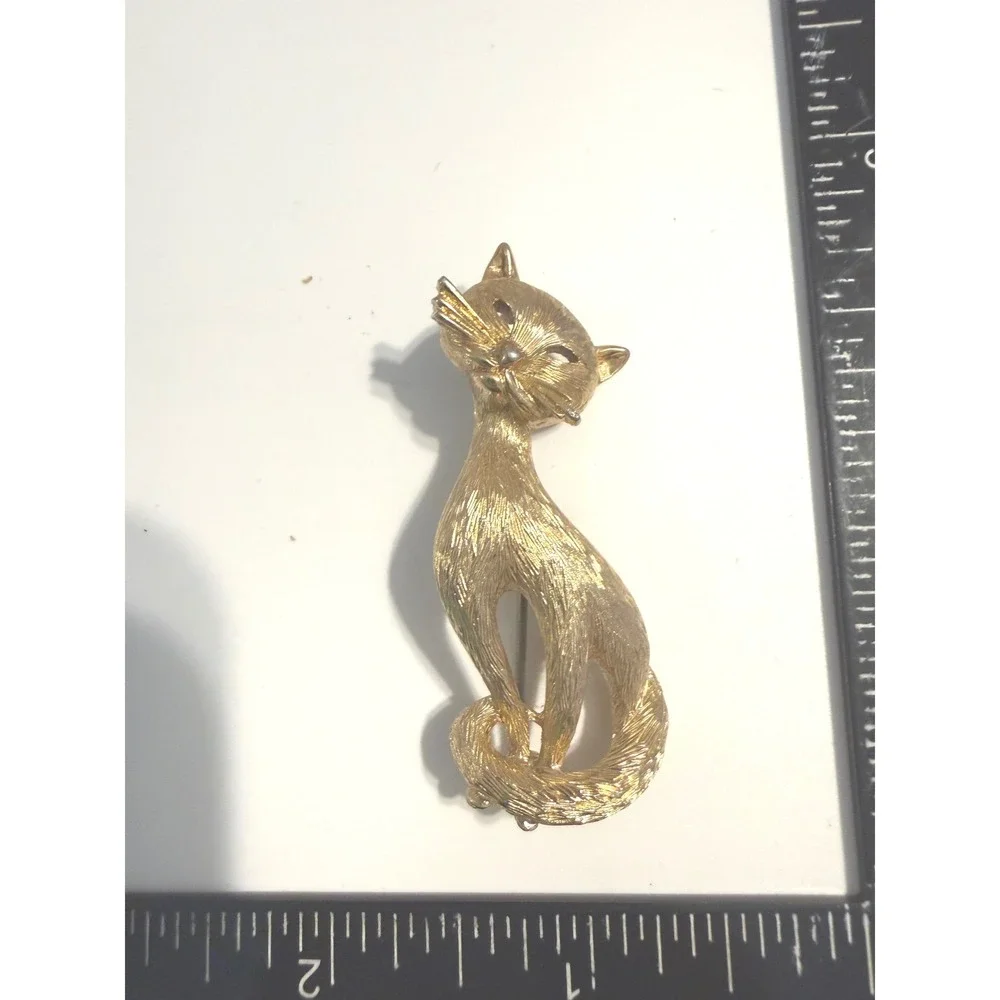 Vintage Monet Gold Tone Textured Sitting Cat Brooch Pin Mid Century Modern Style